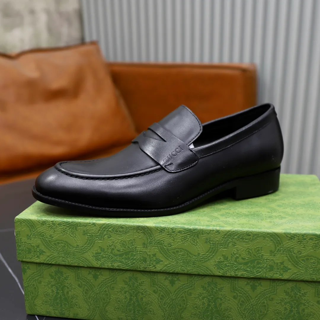 Men's shoes: 250🙅‍♂️🙅‍♂️🙅‍♂️Niuli Brand: GUCCI Size: 38-44 (45 can be customized) Level: Counter classic Material: Original soft cowhide upper Comfortable cowhide lining Original lightweight outsole Style category: Business casual footwear Driving leather shoes Color: Actual picture color